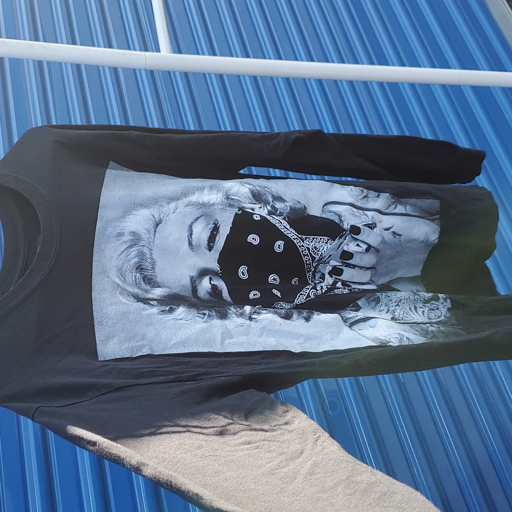 Marilyn Monroe graphic long sleeve tee adult large